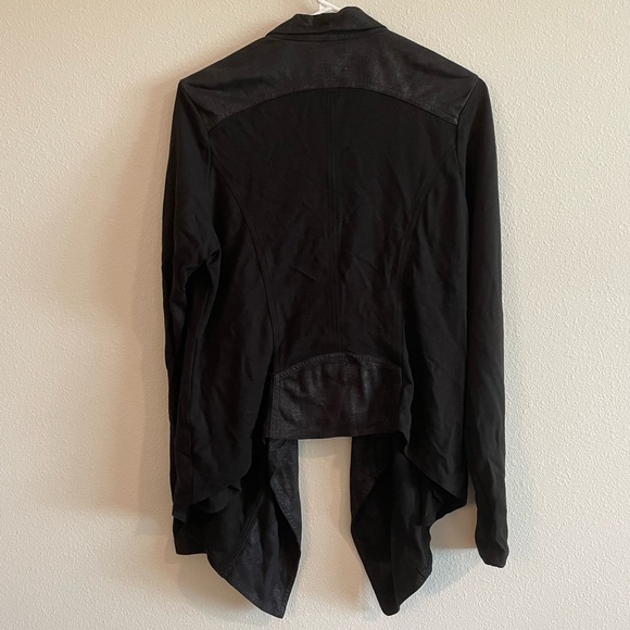 CAbi Owens Waterfall Drape Faux Leather Jacket Women’s Large Style 527 Black - Picture 5 of 6